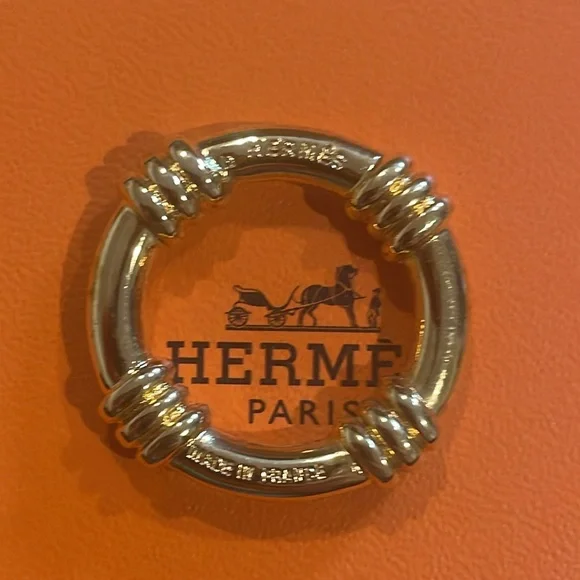 HERMES Scarf Ring Square Knot Gold Color - Picture 4 of 5